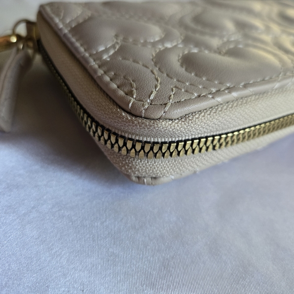 Betsey Johnson Tan Heart Quilted Wristlet with Gold Bow - Picture 4 of 9